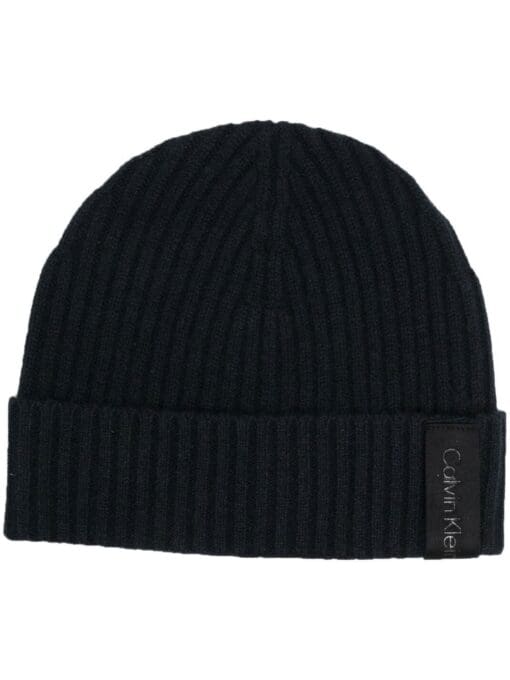 Calvin Klein  ribbed-knit logo-patch beanie