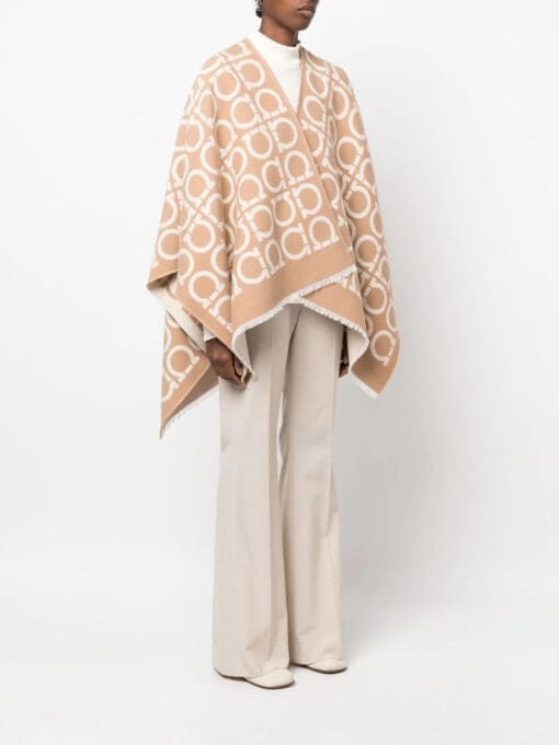 Ferragamo  monogram-pattern wool poncho - Image 3