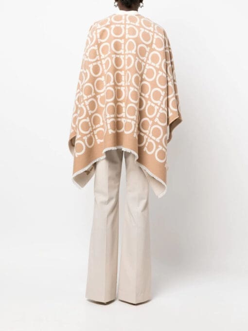 Ferragamo  monogram-pattern wool poncho - Image 4