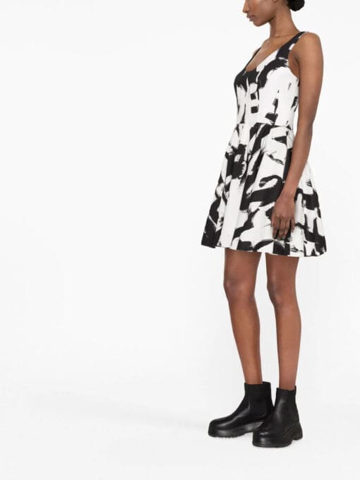 Alexander McQueen  logo-print flared dress - Image 4